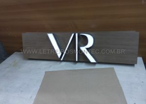 Fabrica&ccedil;&atilde;o do letreiro luminoso para a fachada da loja Vila Romana em a&ccedil;o inox polido