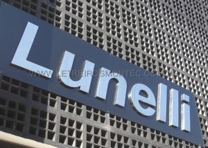 Letreiro para a fachada da loja Lunelli