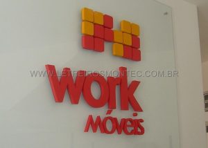 Letreiro para fachada de loja de m&oacute;veis - Work M&oacute;veis - produzido em a&ccedil;o com pintura