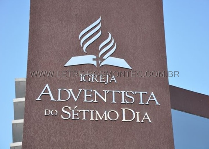 Letreiro com logotipo para igreja Adventista do S&eacute;timo Dia, fabricado e instalado na fachada